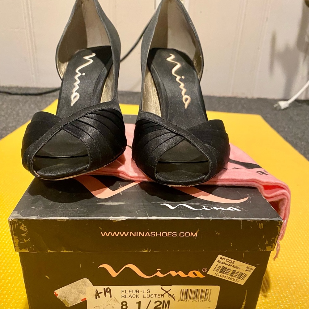 Nina black peep toe formal dress shoes 👠 great condition size 8.5